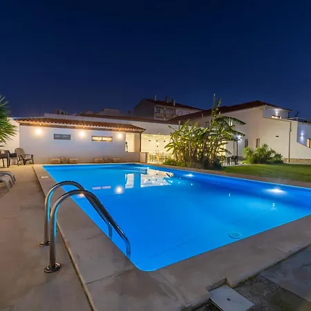 Dom wakacyjny Silver Seahorse Garden Retreat Ii *