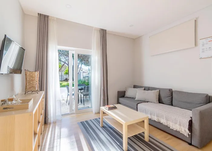 Silver Seahorse Garden Retreat Ii