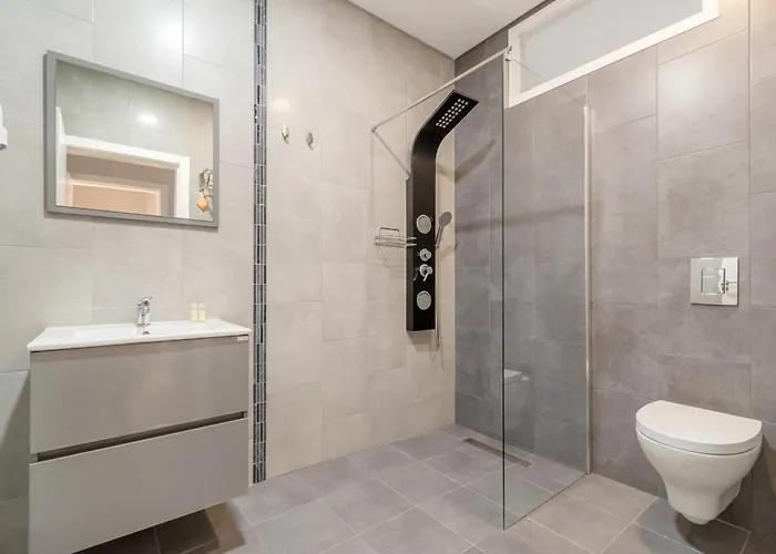 Silver Seahorse Garden Retreat Ii *